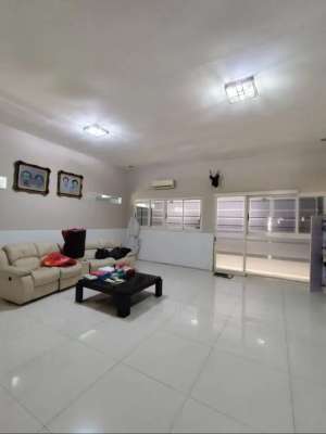 DIJUAL RUMAH KLAMPIS AJI TENGAH DEKAT GALAXY MALL CARPORT 5 2 LANTAI lokasi di Sukolilo, tersedia melalui melalui situs Olx