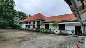 Dijual Rumah Langka Strategis Jl. Bengawan Surabaya Pusat lokasi di Wonokromo, tersedia melalui melalui situs Olx