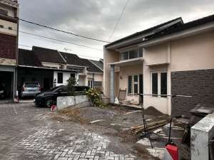 DIJUAL RUMAH LELANG PERUM PUTRI RESIDENCE 1 BLITAR lokasi di Wlingi, tersedia melalui melalui situs Olx