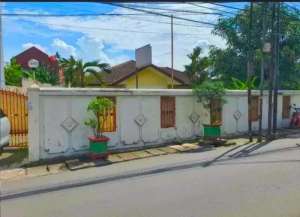 Dijual Rumah luas di pinggir jalan raya Balekambang Condet Jaktim lokasi di Kramat Jati, tersedia melalui melalui situs Olx