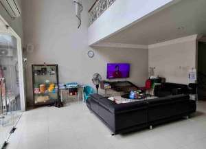 DIJUAL RUMAH MEWAH 2 LANTAI DENGAN LUAS TANAH 450 M2 DI BOULEVARD UTAMA KOTA WISATA lokasi di gunung-putri, tersedia melalui melalui situs Lamudi