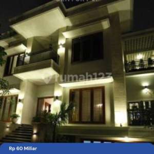 Dijual Rumah Mewah Dengan Kolam Renang Pribadi Di Menteng Jakarta , tersedia melalui melalui situs Rumah123