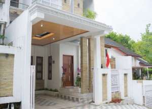 Dijual rumah mewah Full furnish balecatur gamping Akses - 500m Dekat Jalan Provinsi lokasi di ",
          price: `1385000000`,
          currency: `IDR`
    };


    let pageData = {
        viewPhoneModalField: , tersedia melalui melalui situs Lamudi