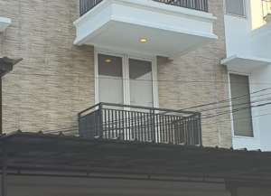 DIJUAL RUMAH MEWAH JANUR ELOK RESIDENCE UKU 9X17 HDP UTARA 3 LANTAI MEWAH lokasi di kelapa-gading, tersedia melalui melalui situs Lamudi