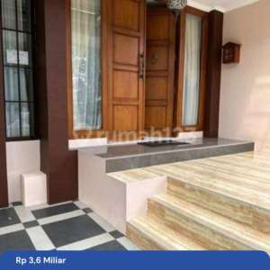 Dijual Rumah Mewah Rapih Siap Huni Di Lippo Cikarang Cosmo Estate , tersedia melalui melalui situs Rumah123