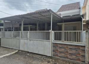 DIJUAL RUMAH MINIMALIS SIAP HUNI Graha Sukolilo Regency, Surabaya Timur lokasi di ",
          price: `1000000000`,
          currency: `IDR`
    };


    let pageData = {
        viewPhoneModalField: , tersedia melalui melalui situs Lamudi