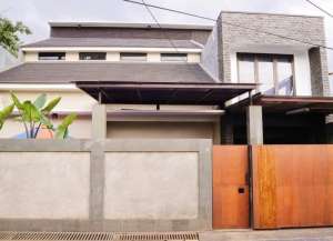 Dijual Rumah Modern Minimalis 3 lantai di Pamulang lokasi di pamulang, tersedia melalui melalui situs Lamudi