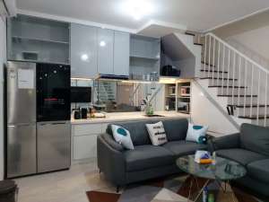 DIJUAL RUMAH OAKWOOD ROYALRESIDENCE lokasi di Wiyung, tersedia melalui melalui situs Olx