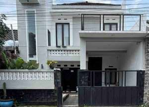 dijual rumah siap huni bisa untuk kost daerah ikan ikan lowokwaru malang lokasi di ",
          price: `1500000000`,
          currency: `IDR`
    };


    let pageData = {
        viewPhoneModalField: , tersedia melalui melalui situs Lamudi