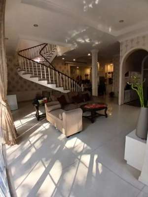 DIJUAL RUMAH TAMAN GRISENDA SHM SEMI FURNISH CAKEP RAPI lokasi di Pantai Indah Kapuk, tersedia melalui melalui situs Olx