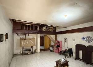 Dijual Rumah Tua Bentuk ngantong L di Batu Sari Kebon Jeruk lokasi di ",
          price: `2800000000`,
          currency: `IDR`
    };


    let pageData = {
        viewPhoneModalField: , tersedia melalui melalui situs Lamudi