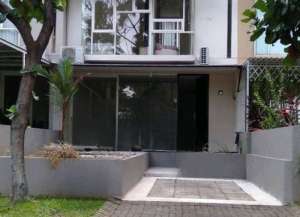 Dijual Villa Taman Dayu Pandaan Pasuruan lokasi di ",
          price: `1250000000`,
          currency: `IDR`
    };


    let pageData = {
        viewPhoneModalField: , tersedia melalui melalui situs Lamudi