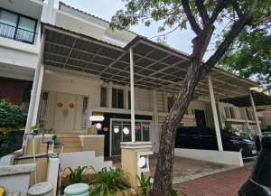 DIJUALDISEWA RUMAH PIK CROWN GOLF BOULEVARD uk 8x33 m2 belakang view golf lokasi di pantai-indah-kapuk, tersedia melalui melalui situs Lamudi