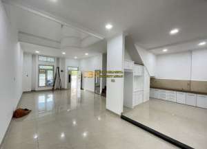 DijualDisewakan Rumah Baru Renov di Komplek Cemara Hijau Medan Jalan Metal lokasi di ",
          price: `3500000000`,
          currency: `IDR`
    };


    let pageData = {
        viewPhoneModalField: , tersedia melalui melalui situs Lamudi