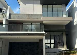 DISEWA RUMAH BRAND NEW PIK 2 UK 12x25 2.5 LANTAI PERMATA HIJAU RESIDENCE TERMURAH lokasi di kosambi, tersedia melalui melalui situs Lamudi