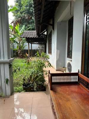 Disewa Rumah Hook Bagus Sudah Renovasi di Tulung Agung Menteng, Jakpus lokasi di Setia Budi, tersedia melalui melalui situs Olx