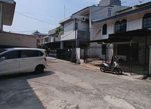 DISEWA RUMAH PERMATA BIRU 1 KELAPA GADING UKU 9X15 RAP 2 LT STRATEGIS KOSONGAN lokasi di kelapa-gading, tersedia melalui melalui situs Lamudi