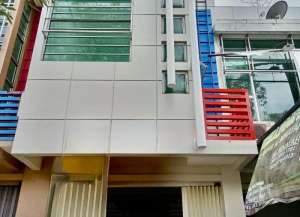 DISEWAKAN RUKO PALMA GALERIA PELICAN HILL 2 LANTAI CITRALAND lokasi di sambikerep, tersedia melalui melalui situs Lamudi