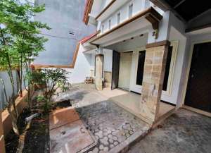 Disewakan Rumah 1 Lantai Siap Huni Mulyosari Prima Surabaya Timur Dekat Dengan Its,Unair,Pakuwon City,Galaxy Mall,Pantai Kenjeran lokasi di ",
          price: `50000000`,
          currency: `IDR`
    };


    let pageData = {
        viewPhoneModalField: , tersedia melalui melalui situs Lamudi