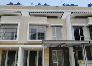 Disewakan Rumah 2 Lantai 6x15 di Cluster Piano Golf Island Murah lokasi di ",
          price: `125000000`,
          currency: `IDR`
    };


    let pageData = {
        viewPhoneModalField: , tersedia melalui melalui situs Lamudi