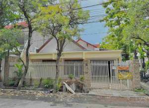 Disewakan Rumah 2 lantai di Tengah Kota Surabaya lokasi di ",
          price: `140000000`,
          currency: `IDR`
    };


    let pageData = {
        viewPhoneModalField: , tersedia melalui melalui situs Lamudi