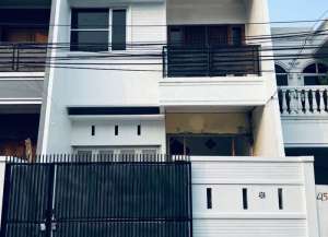 Disewakan Rumah 3 Lantai Rawa Kepa Raya Tomang lokasi di grogol-petamburan, tersedia melalui melalui situs Lamudi