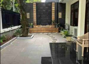 DISEWAKAN RUMAH BAGUS 2LANTAI SIAP HUNI BISA BUAT KANTOR JL.CIRAGIL KEBAYORAN BARU JAKSEL. lokasi di ",
          price: `0`,
          currency: ``
    };


    let pageData = {
        viewPhoneModalField: , tersedia melalui melalui situs Lamudi