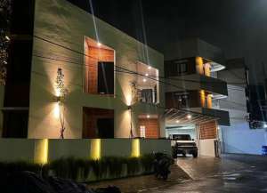 Disewakan Rumah Mewah 2 Lantai Lokasi Jl. Taman Kelud Semarang lokasi di peterongan, tersedia melalui melalui situs Lamudi