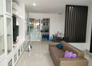 Disewakan Rumah PIK 2 Ukuran 6x15 Full Furnish Harga 150 Juta lokasi di kamal-muara, tersedia melalui melalui situs Lamudi