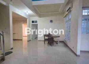 DISEWAKAN RUMAH SEMIFURNISH TENGAH KOTA BERNUANSA MINIMALIS LOKASI DALAM PERUMAHAN BALIKPAPAN BARU AMAN NYAMAN HARGA NEGO lokasi di balikpapan-selatan, tersedia melalui melalui situs Lamudi