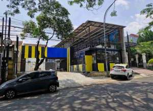 Disewakan Rumah Usaha Bekas Cafe Outdoor Jalan Poros Tidar Malang lokasi di ",
          price: `175000000`,
          currency: `IDR`
    };


    let pageData = {
        viewPhoneModalField: , tersedia melalui melalui situs Lamudi