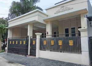 DISEWAKAN SEGERA.. RUMAH BARU KOMPLEK BILLYMOONPONDOK KELAPAJAKARTA TIMUR lokasi di duren-sawit, tersedia melalui melalui situs Lamudi