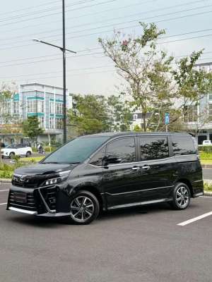 Jual bekas Dp 10jt Toyota Voxy 2019,lokasi di 