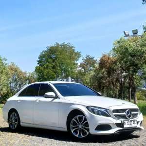Jual bekas DP 50JT Mercedes Benz C200 Avantgarde AT 2017 Putih Kredit Murah,lokasi di 