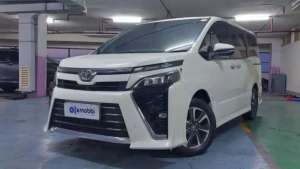 Jual bekas DP Rendah 13JT Toyota Voxy 2.0 Bensin-AT 2017 Putih,lokasi di 