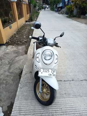 Jual bekas For Sale Honda Scoopy Prestige White,lokasi di Katapang