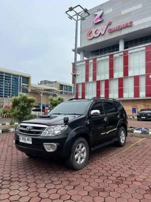 Jual bekas FORTUNER 2.7 G BENSIN AT 2006,lokasi di 