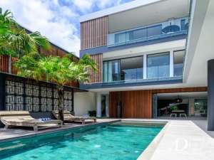 FREEHOLDMODERN MULTI-LEVEL VILLA WITH PANORAMIC VIEWS OVER JIMBARAN BAY lokasi di Kuta Selatan, tersedia melalui melalui situs Olx