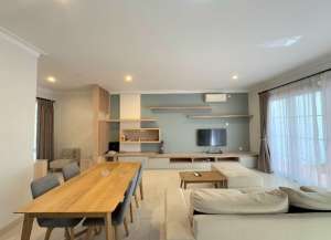 Granada Alicante Gading Serpong lokasi di ",
          price: `3750000000`,
          currency: `IDR`
    };


    let pageData = {
        viewPhoneModalField: , tersedia melalui melalui situs Lamudi