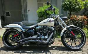 Jual bekas Harley Davidson Breakout -ABS 2014,lokasi di Bogor Timur - Kota