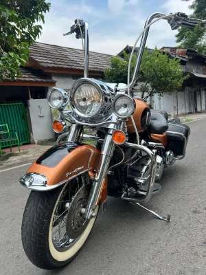Jual bekas Harley Davidson Roadking Classic - Anniversary 105th,lokasi di Pandean Lamper