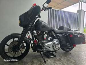 Jual bekas Harley Davidson Stree Gilde CVO 2012 Performance Bagger,lokasi di Mertoyudan