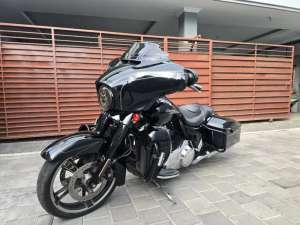 Jual bekas Harley Davidson Street Glide Spesial Rushmore 2015,lokasi di Denpasar Selatan
