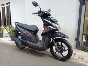 Jual bekas HONDA BEAT ESP 2015 lengkap pajak hidup,lokasi di Pamulang