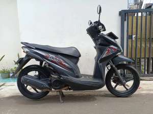Jual bekas HONDA BEAT ESP 2015 lengkap mesin halus,lokasi di Grogol Petamburan