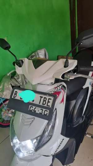 Jual bekas Honda Beat putih Pjk ON Ex-wanita B DKI mesin gres siap pakai,lokasi di Pulo Gadung