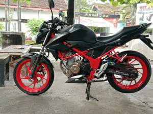 Jual bekas Honda CB 150R tinggal pakai,lokasi di Gresik