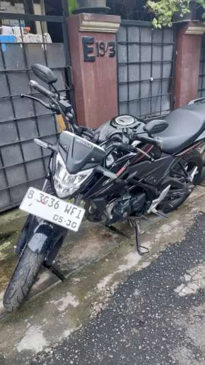 Jual bekas Honda CB150R 2015,lokasi di Pamulang