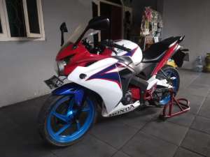 Jual bekas Honda CBR 150 FI CBU THAILAND orisinil,lokasi di Beji