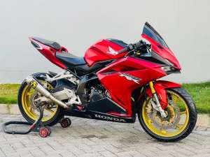 Jual bekas Honda cbr250rr abs 2019 cbr 250rr abs red matte plat N pajak ON cbr250,lokasi di Sedati